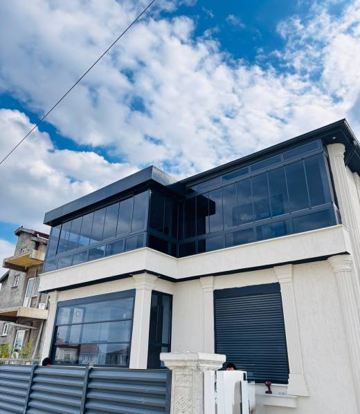 Cam Balkon